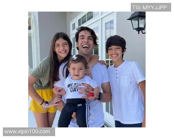 足球明星卡卡与妻子甜蜜生活揭秘展现幸福家庭的点滴瞬间